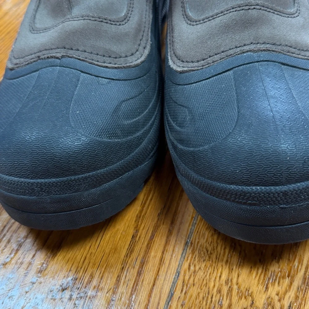 Columbia Canadian Crest zip close insulated men’s boots. Size 11.5.